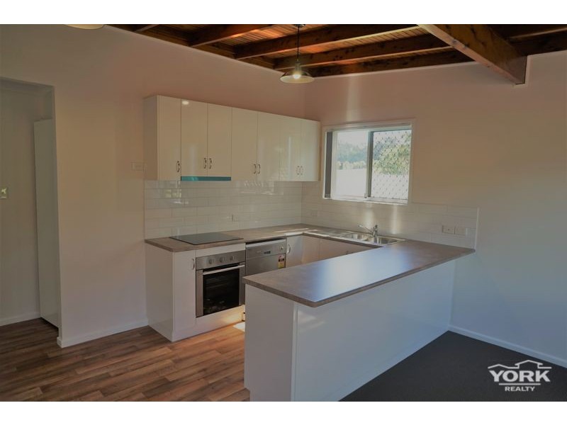 2/2 Yates Street, Harlaxton QLD 4350