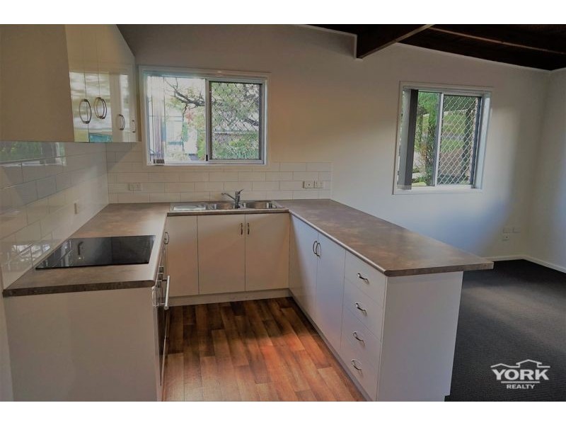 2/2 Yates Street, Harlaxton QLD 4350