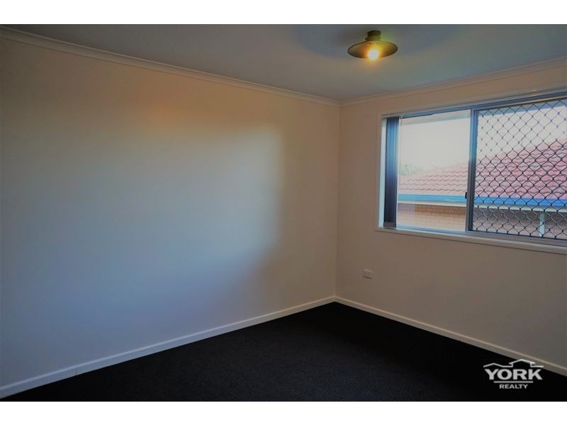 2/2 Yates Street, Harlaxton QLD 4350