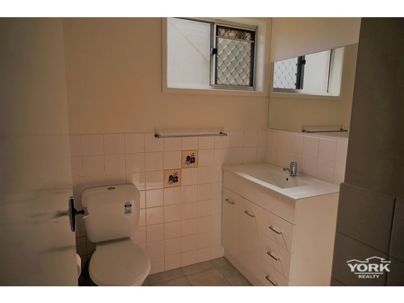 2/2 Yates Street, Harlaxton QLD 4350