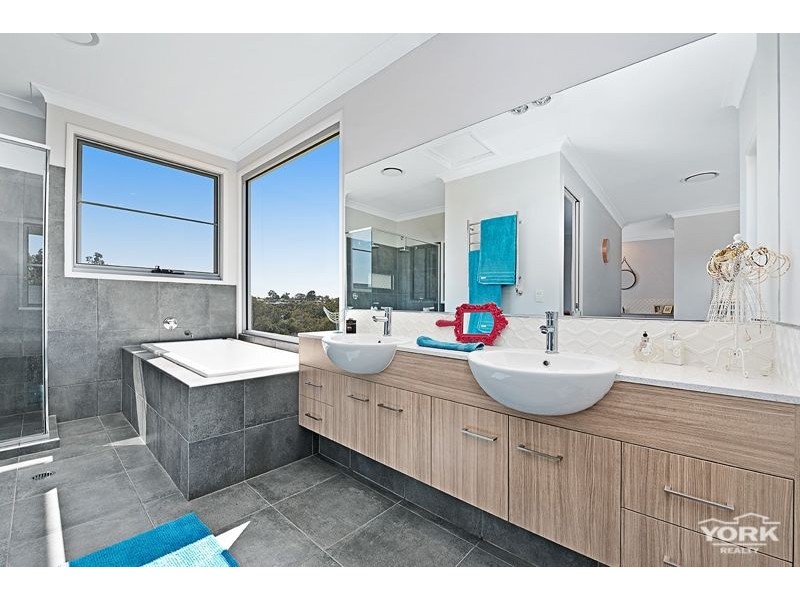 13 Fawngrove Drive, Glenvale QLD 4350
