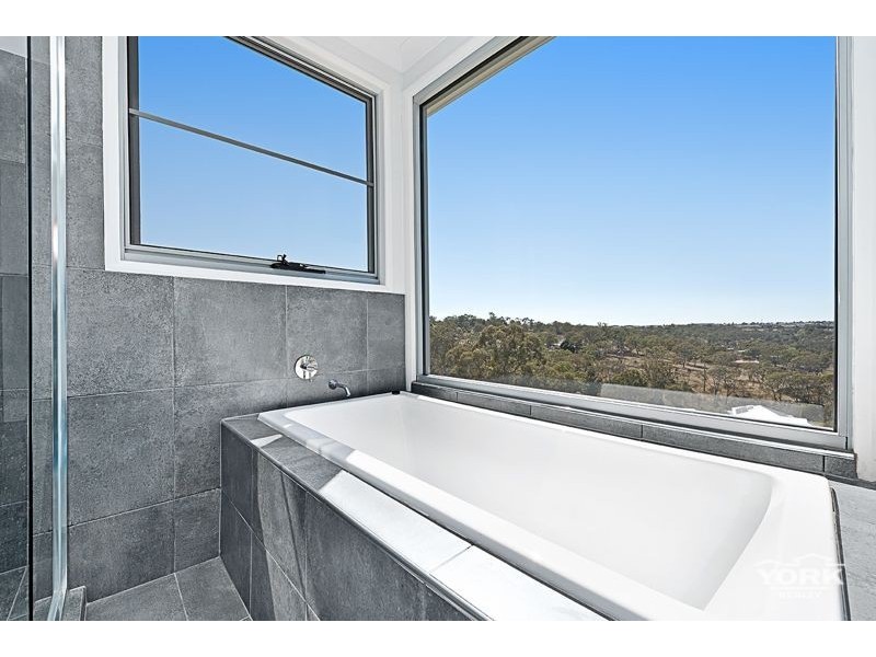 13 Fawngrove Drive, Glenvale QLD 4350
