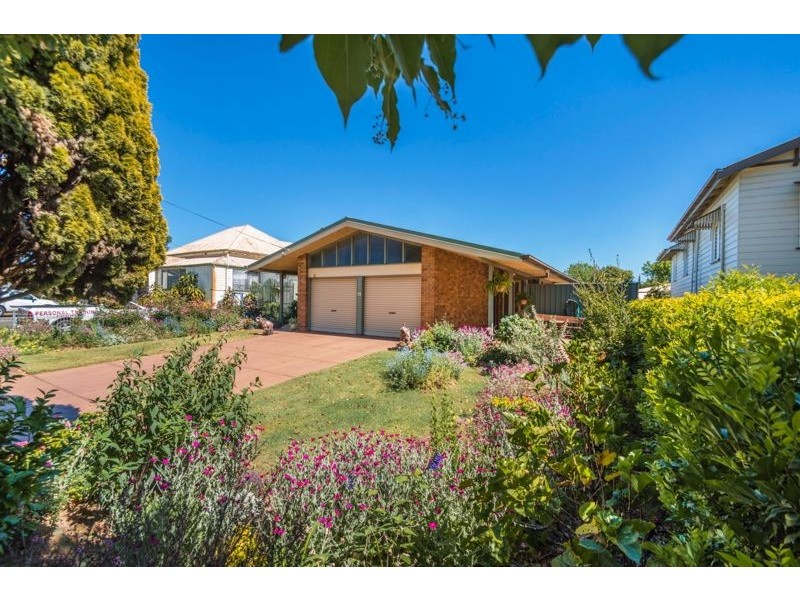 33 Anzac Avenue, Newtown QLD 4350