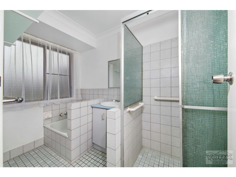 3 Poinciana Street, Newtown QLD 4350