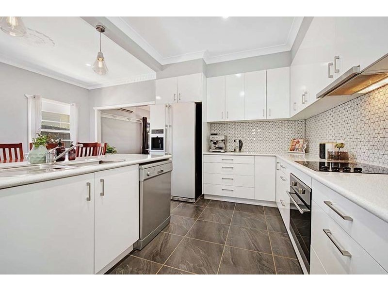 4 Llewellyn Street, Centenary Heights QLD 4350