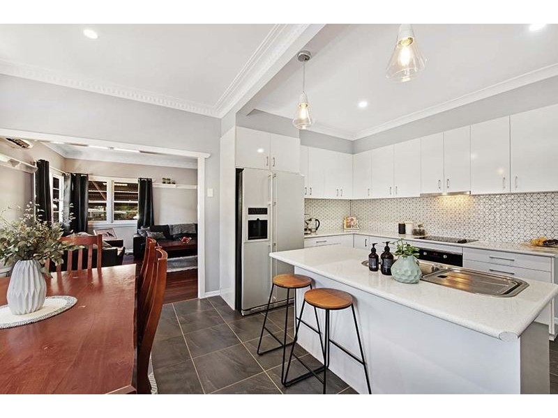 4 Llewellyn Street, Centenary Heights QLD 4350