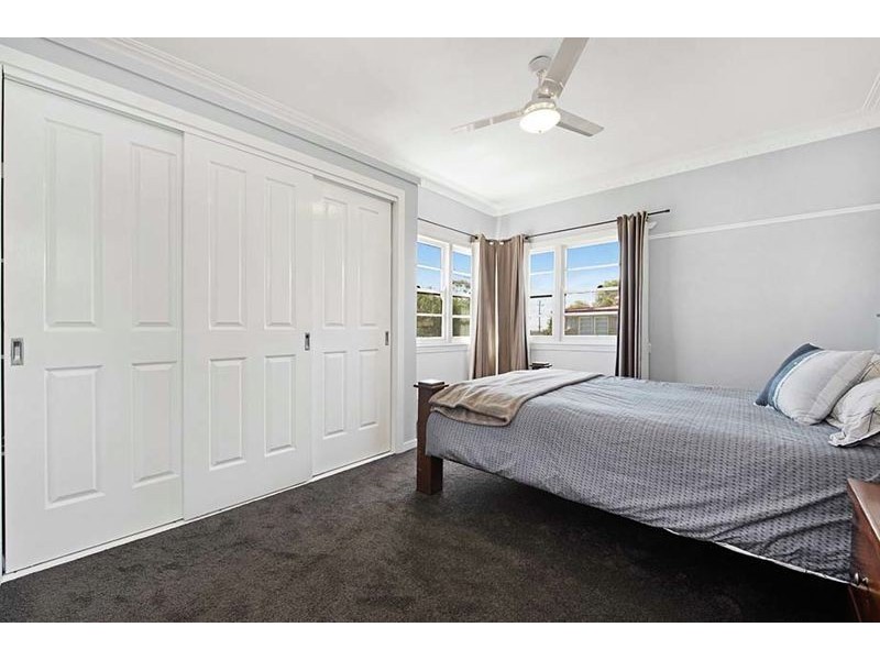 4 Llewellyn Street, Centenary Heights QLD 4350