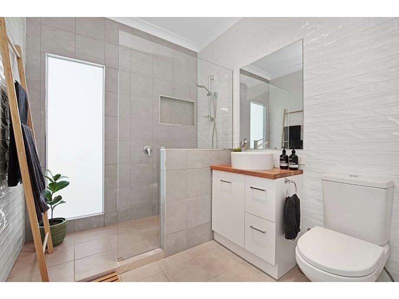 4 Llewellyn Street, Centenary Heights QLD 4350