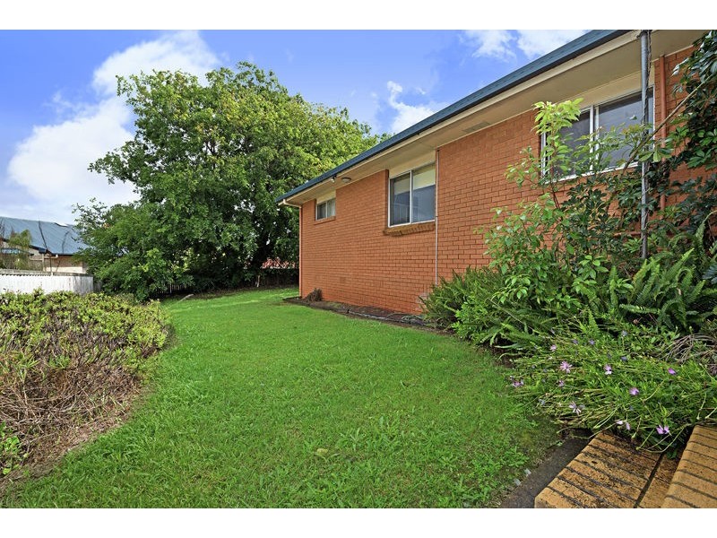 16 Debra Street, Centenary Heights QLD 4350