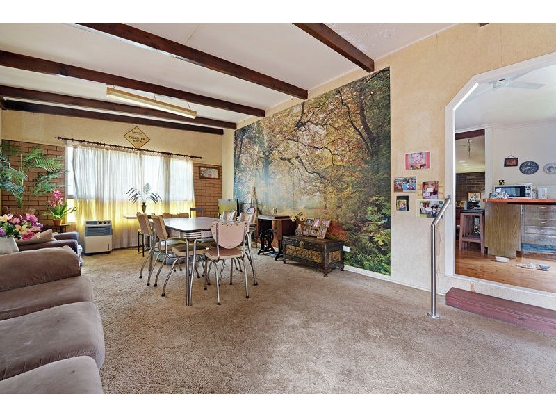 16 Debra Street, Centenary Heights QLD 4350