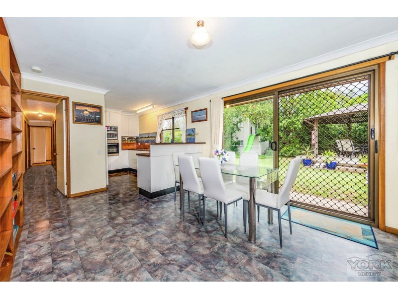 4 Karbul Crescent, Withcott QLD 4352