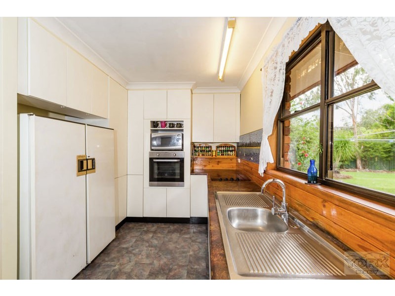 4 Karbul Crescent, Withcott QLD 4352