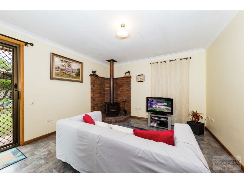 4 Karbul Crescent, Withcott QLD 4352