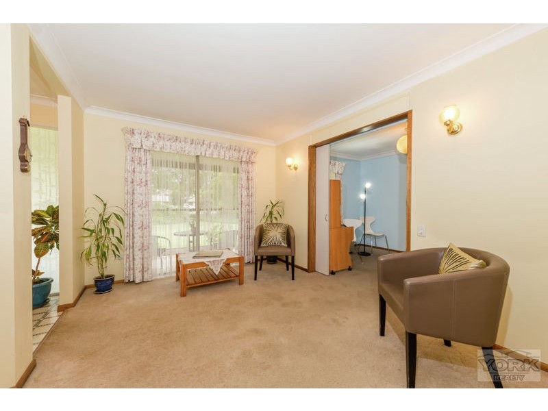 4 Karbul Crescent, Withcott QLD 4352