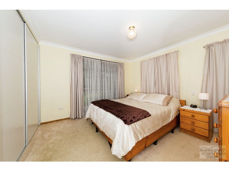 4 Karbul Crescent, Withcott QLD 4352