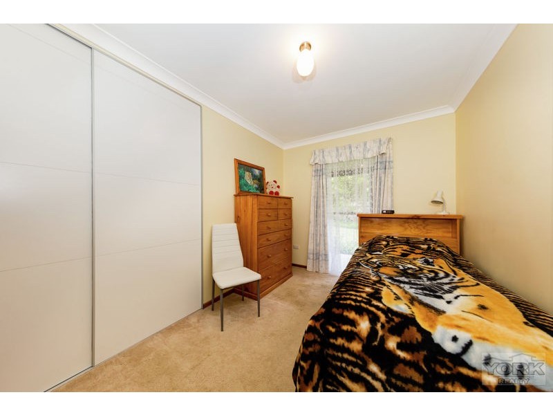 4 Karbul Crescent, Withcott QLD 4352