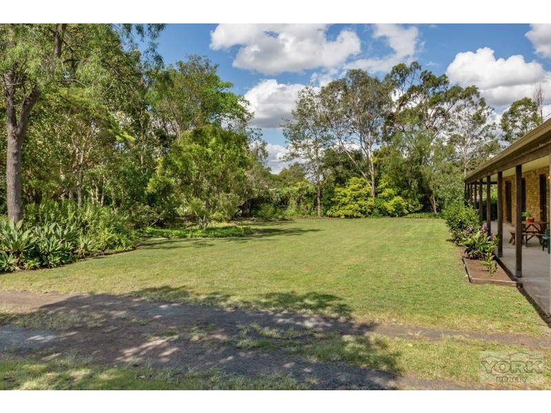 4 Karbul Crescent, Withcott QLD 4352