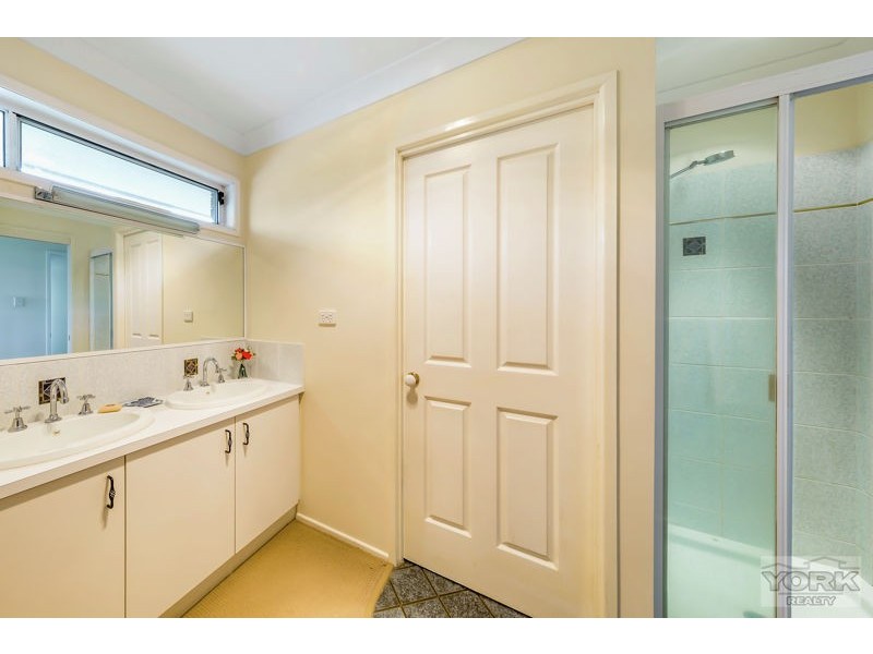 6 Hull Court, Highfields QLD 4352