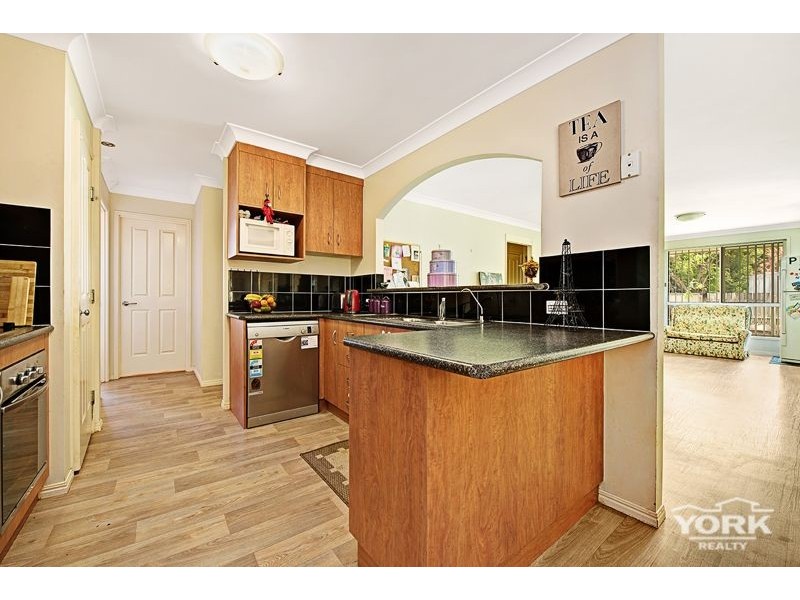 15 Black Court, Wilsonton QLD 4350