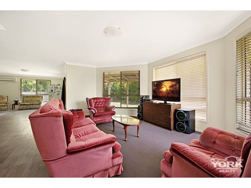 15 Black Court, Wilsonton QLD 4350