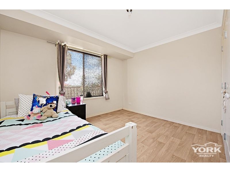 15 Black Court, Wilsonton QLD 4350