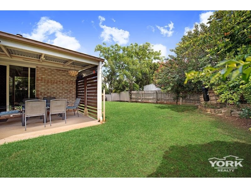 15 Black Court, Wilsonton QLD 4350