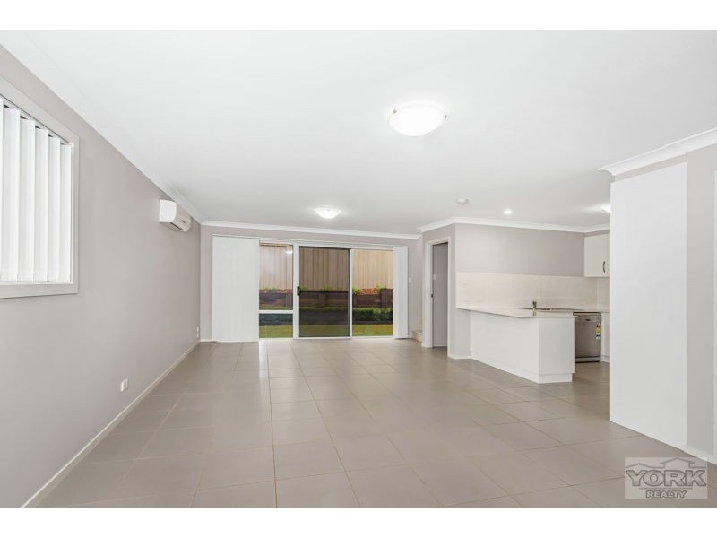 8/5 Messines Street, Harlaxton QLD 4350