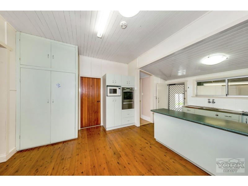 34 Matthews Street, Harristown QLD 4350