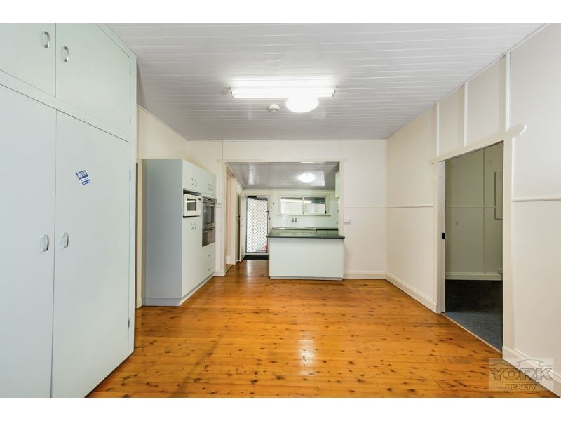34 Matthews Street, Harristown QLD 4350