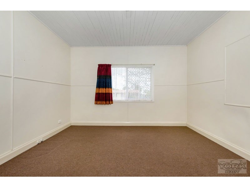 34 Matthews Street, Harristown QLD 4350