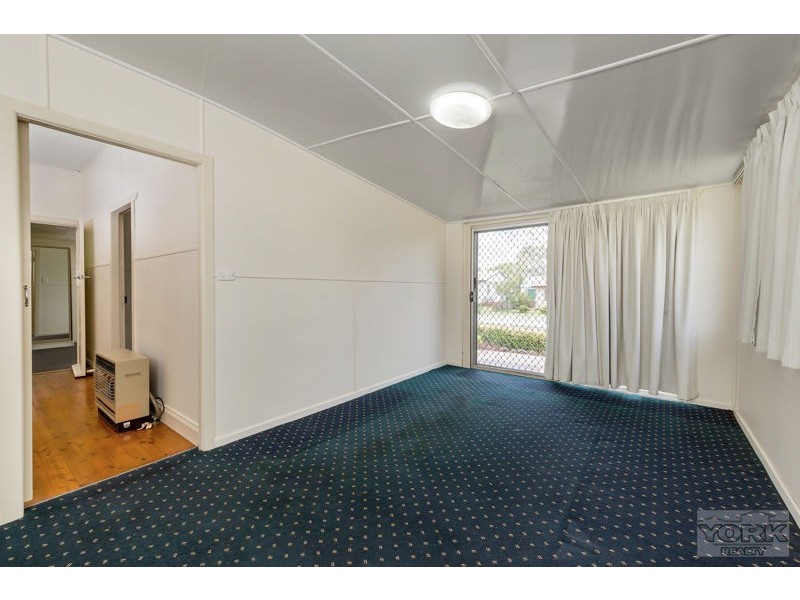 34 Matthews Street, Harristown QLD 4350