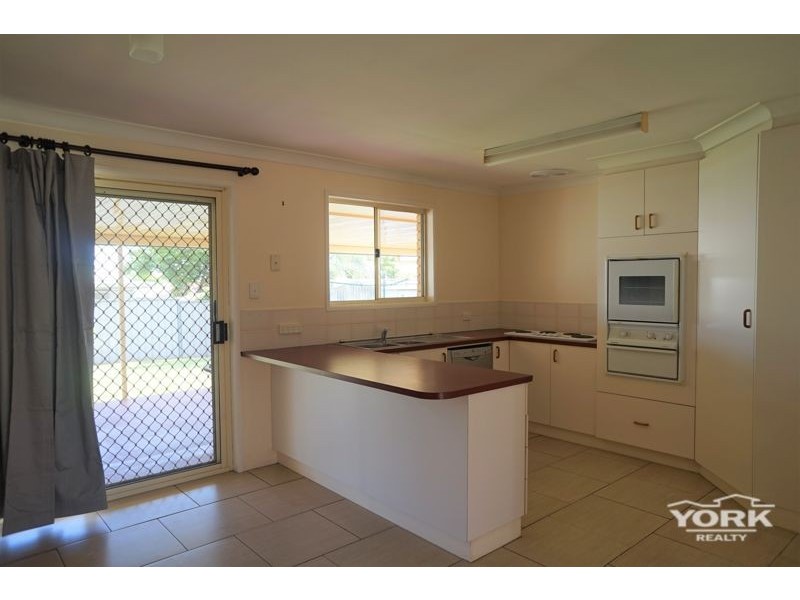160 Hursley Road, Glenvale QLD 4350