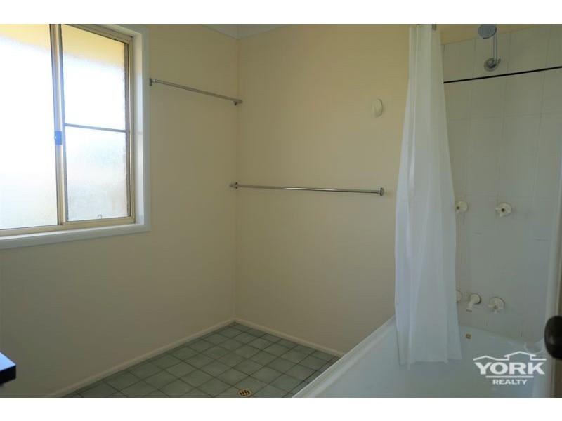 160 Hursley Road, Glenvale QLD 4350