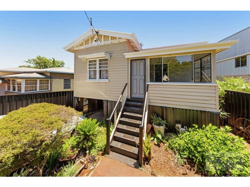 1 Kelfield Street, North Toowoomba QLD 4350