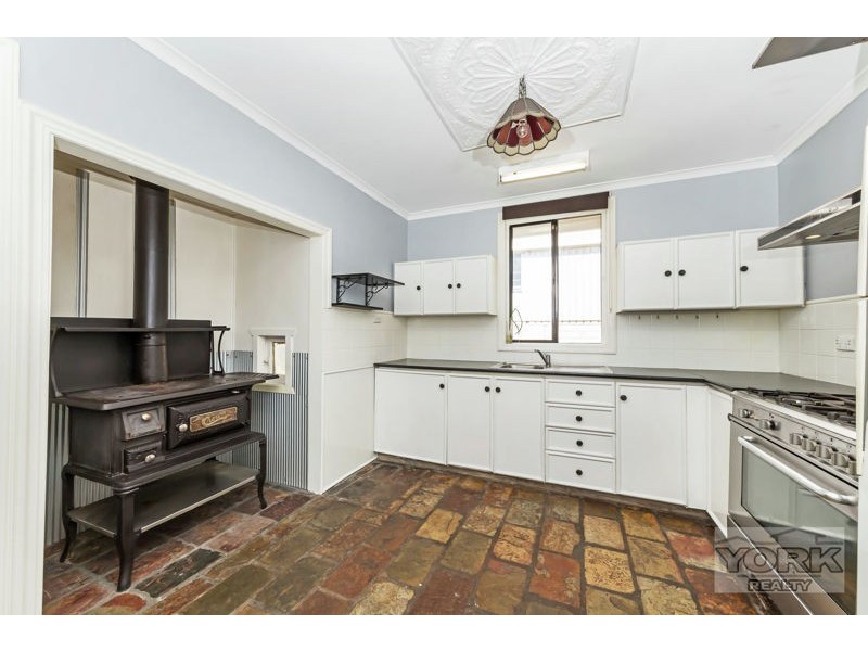1 Kelfield Street, North Toowoomba QLD 4350