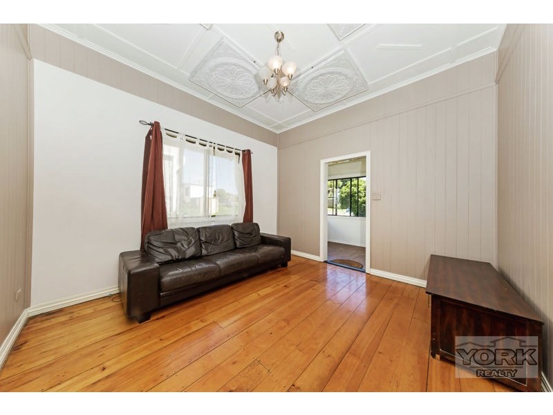 1 Kelfield Street, North Toowoomba QLD 4350