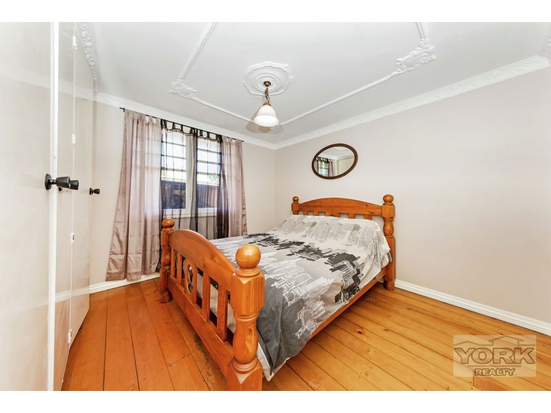 1 Kelfield Street, North Toowoomba QLD 4350