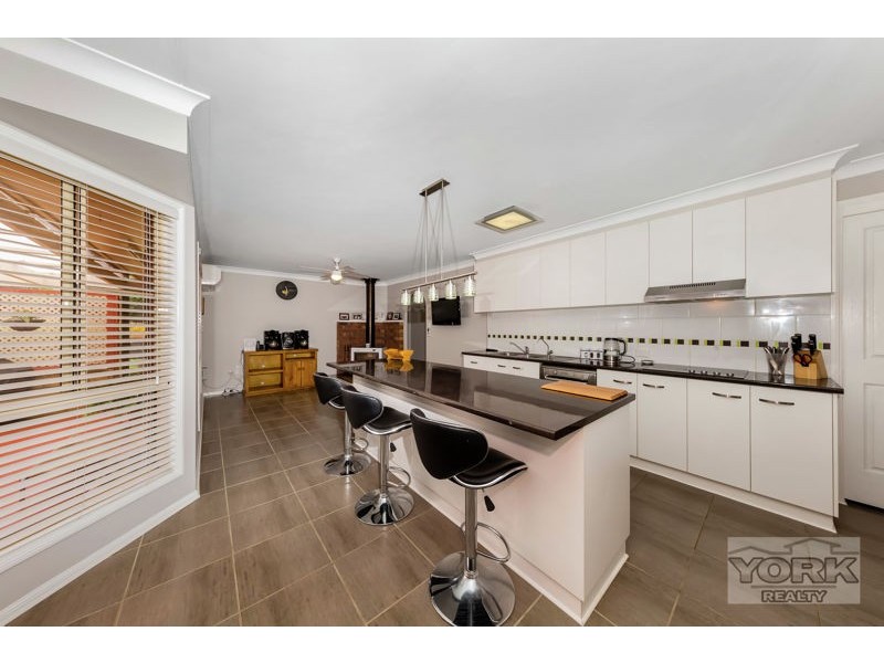 5 Schloss Court, Westbrook QLD 4350