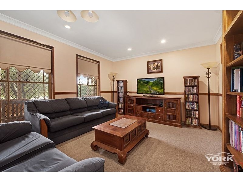 464 Hume Street, Middle Ridge QLD 4350