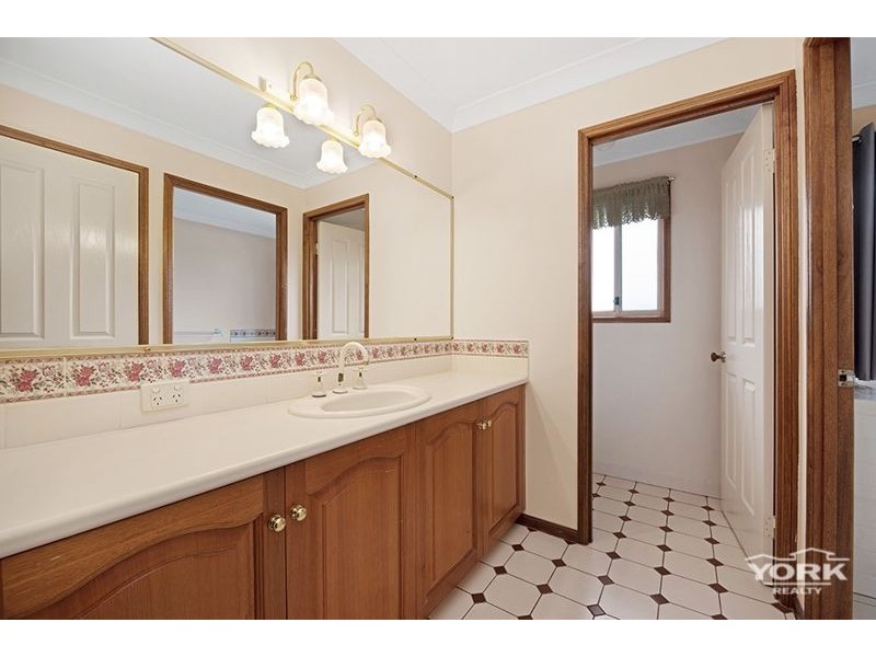 464 Hume Street, Middle Ridge QLD 4350
