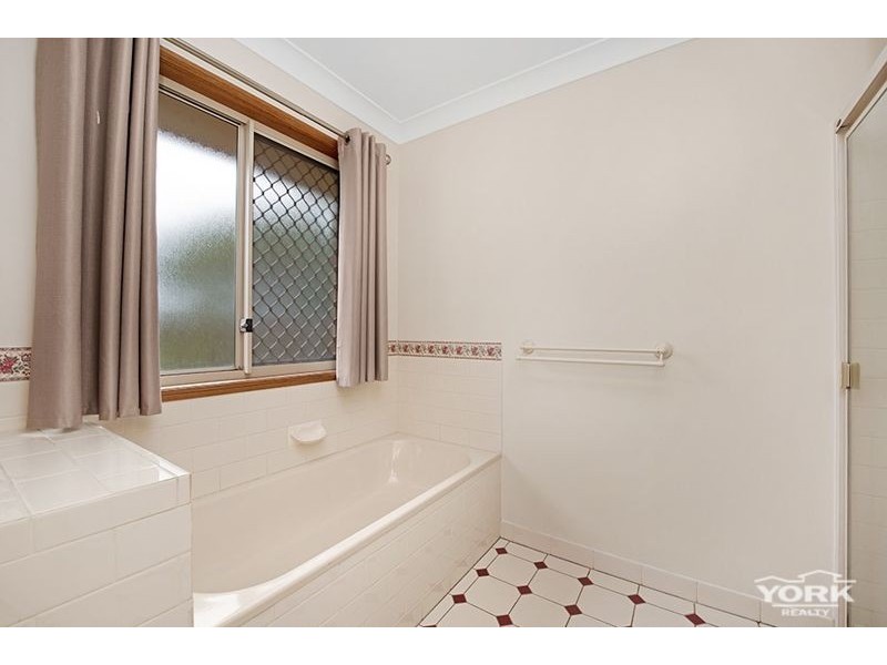 464 Hume Street, Middle Ridge QLD 4350