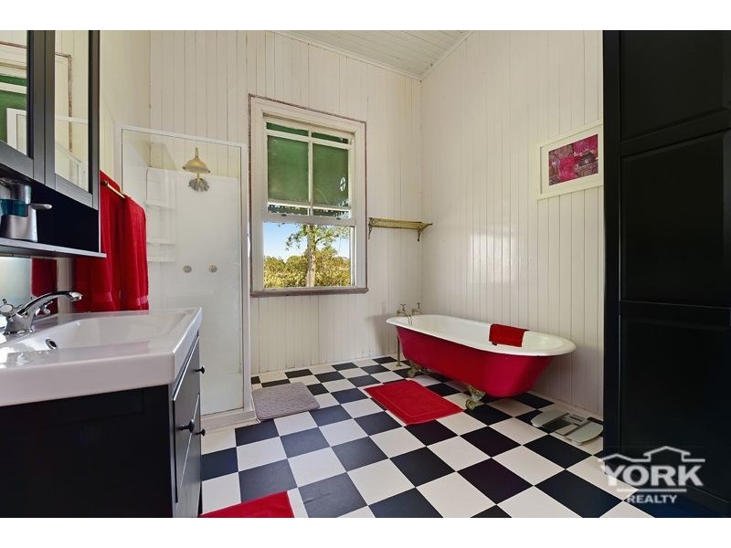 949 Clifton Pittsworth Road, Back Plains QLD 4361