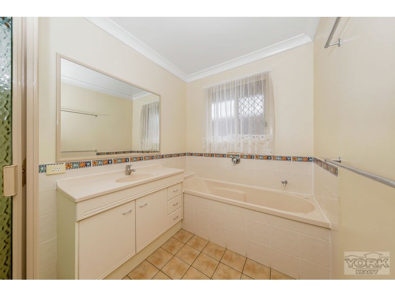 14 Maguire Court, Harristown QLD 4350