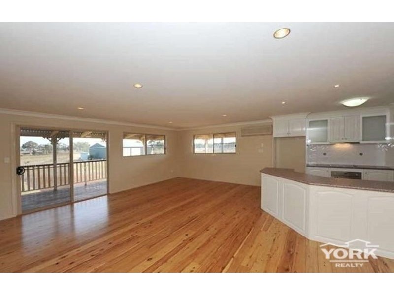 59 Cunningham Street, Oakey QLD 4401
