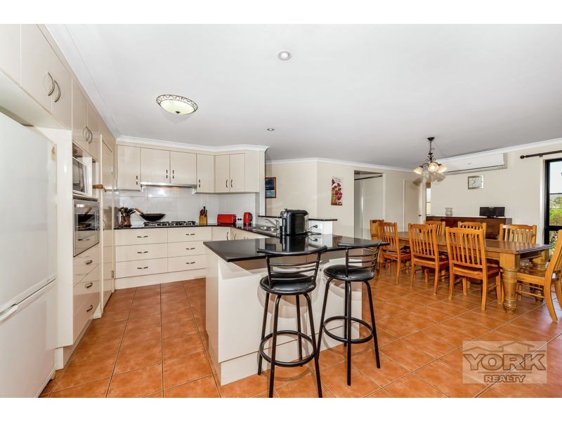 1 Saintly Place, Hodgson Vale QLD 4352