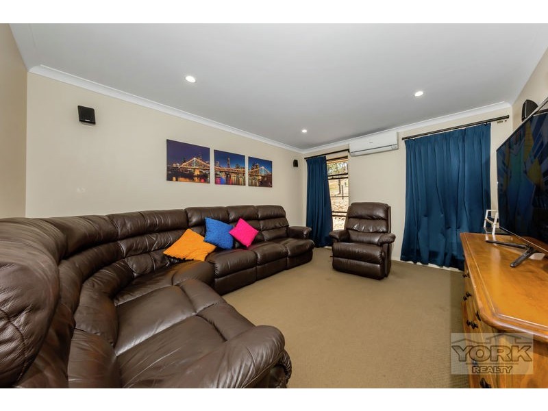 1 Saintly Place, Hodgson Vale QLD 4352