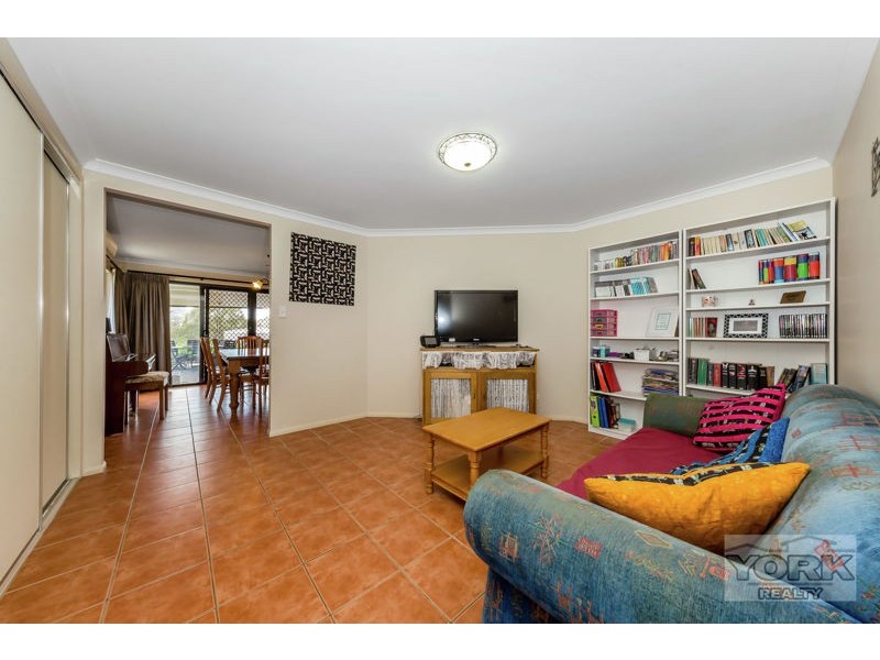 1 Saintly Place, Hodgson Vale QLD 4352