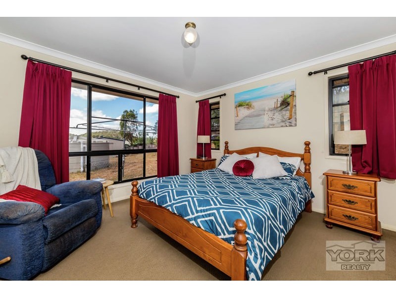 1 Saintly Place, Hodgson Vale QLD 4352