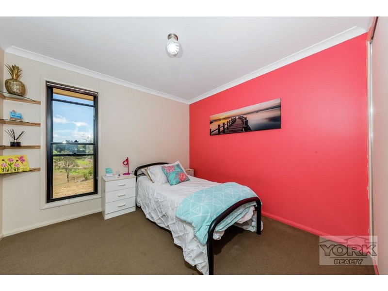 1 Saintly Place, Hodgson Vale QLD 4352