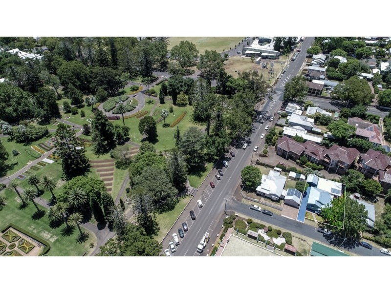 13 Hawthorn Street, East Toowoomba QLD 4350